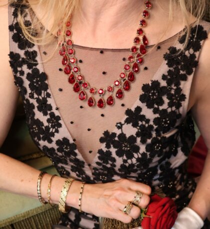 Queen Victoria necklace - Scarlet red
