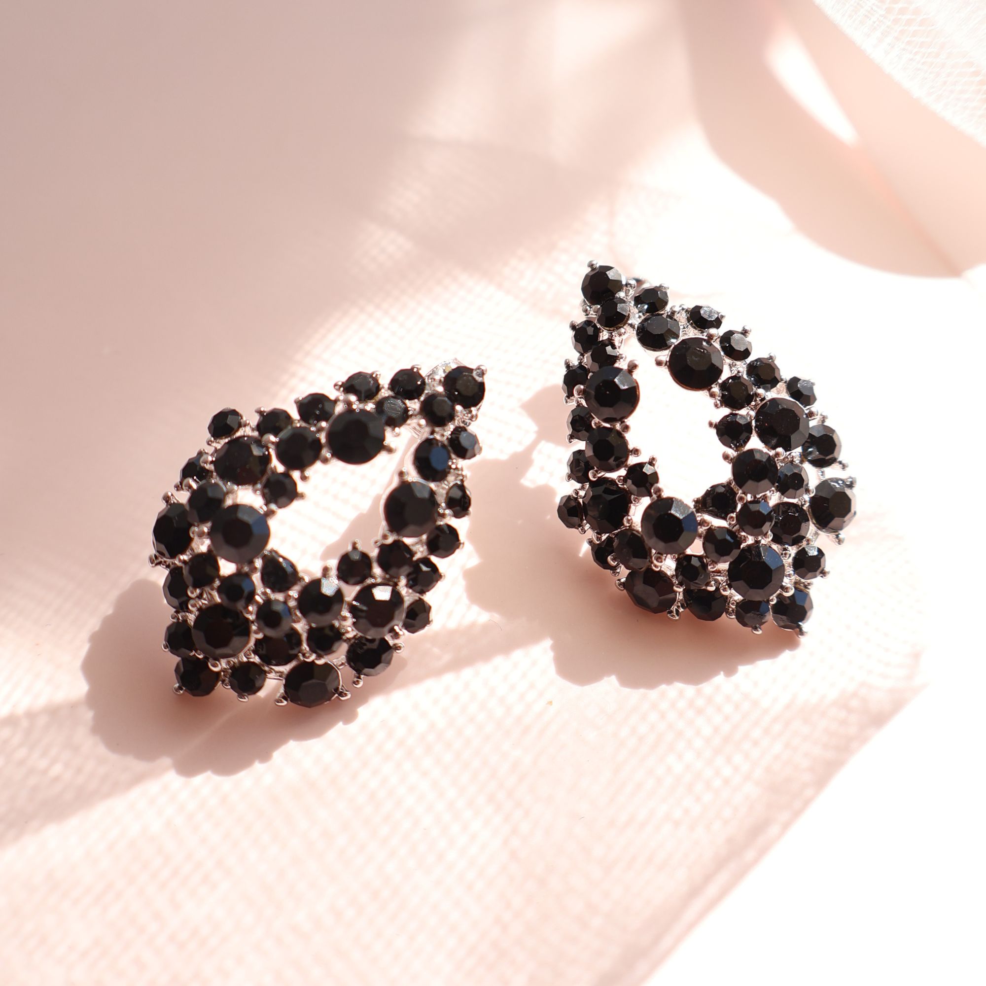 Alice earrings – Jet (silver)